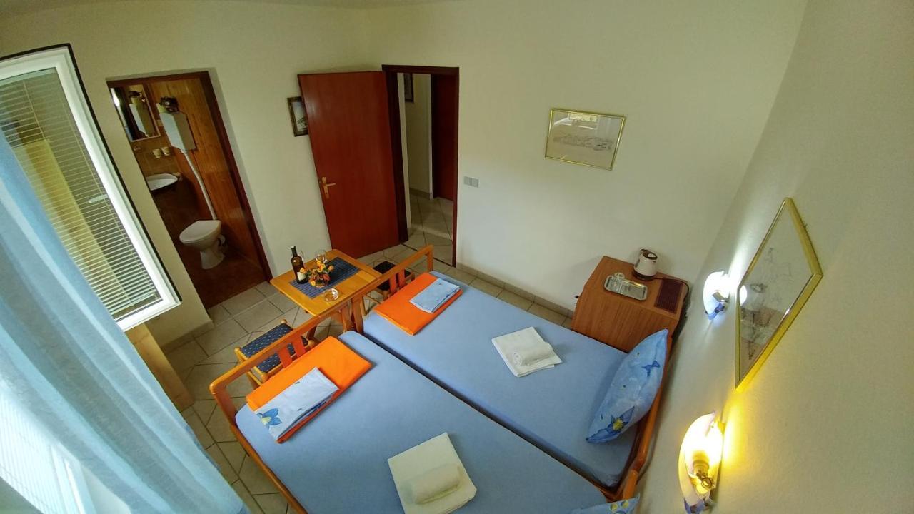 Apartments And Rooms Bova Baska  Bagian luar foto
