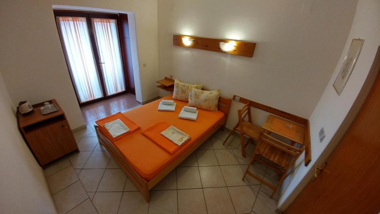 Apartments And Rooms Bova Baska  Bagian luar foto