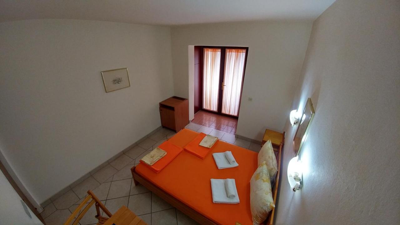 Apartments And Rooms Bova Baska  Bagian luar foto