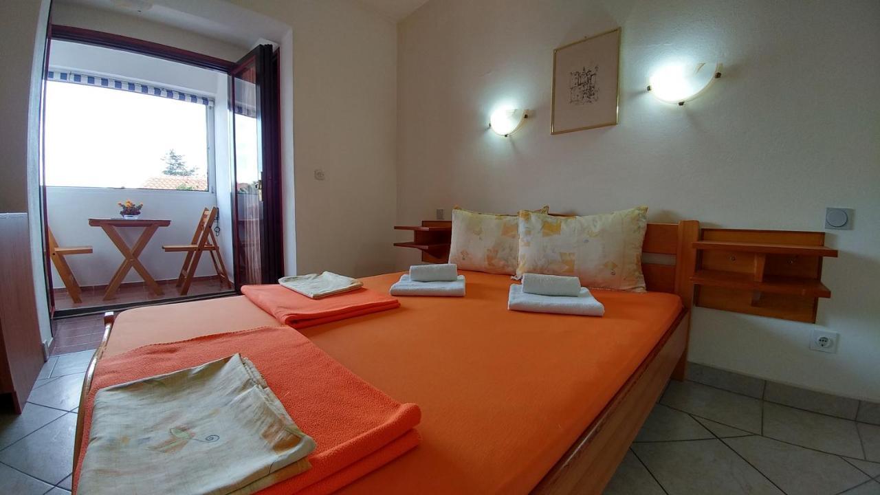 Apartments And Rooms Bova Baska  Bagian luar foto