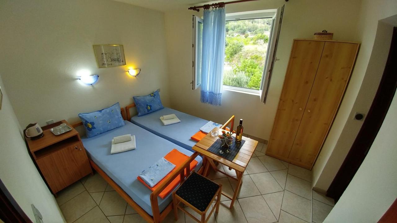 Apartments And Rooms Bova Baska  Bagian luar foto