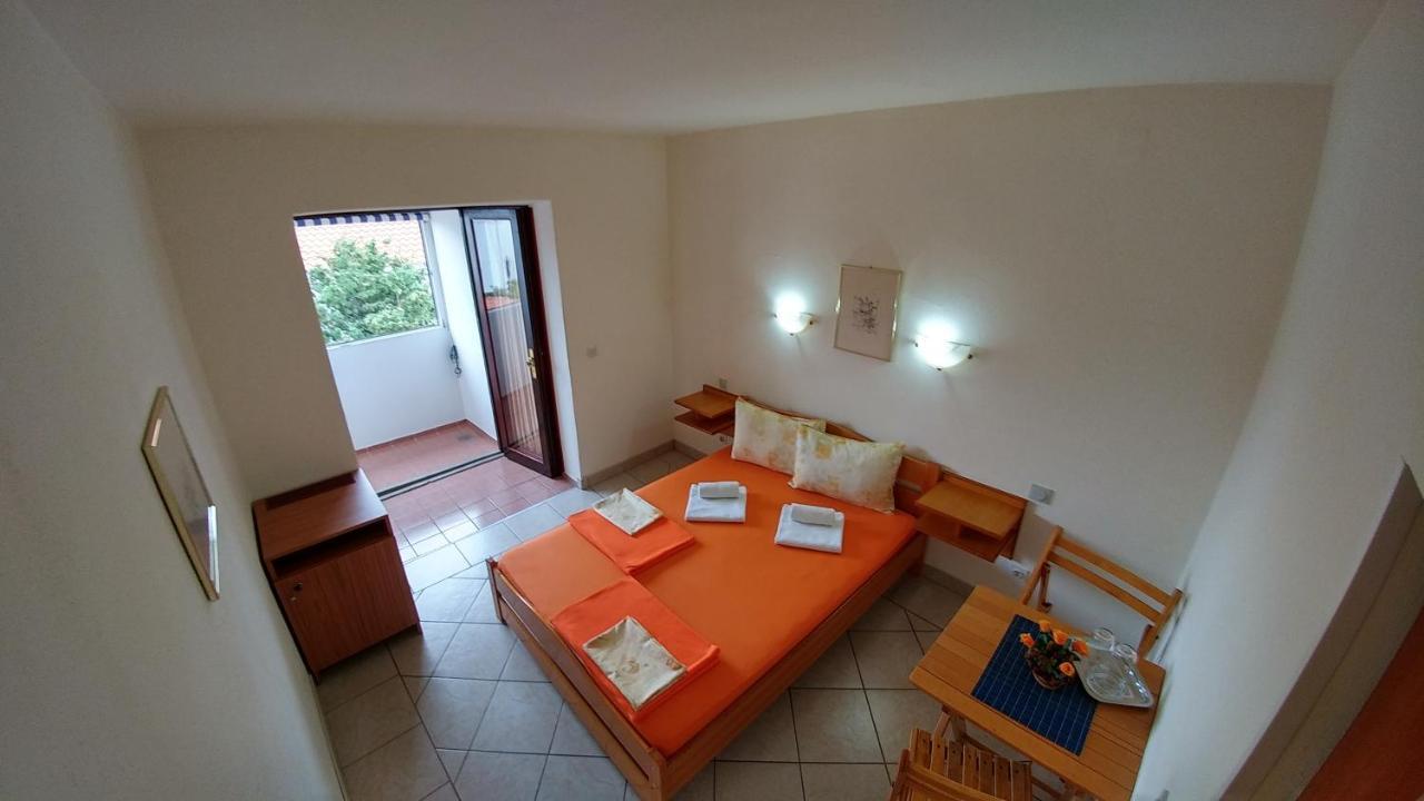 Apartments And Rooms Bova Baska  Bagian luar foto