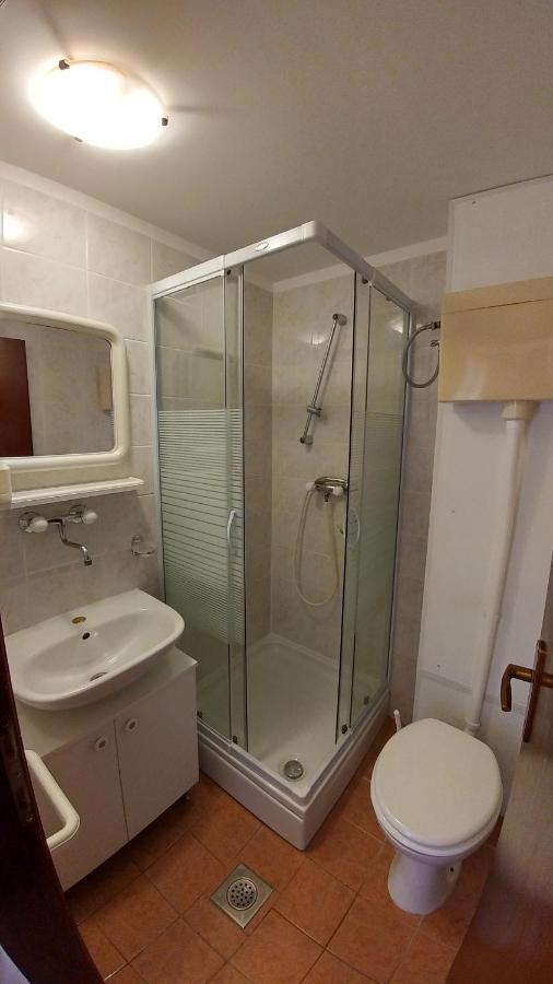 Apartments And Rooms Bova Baska  Bagian luar foto