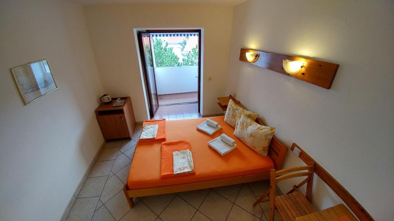 Apartments And Rooms Bova Baska  Bagian luar foto
