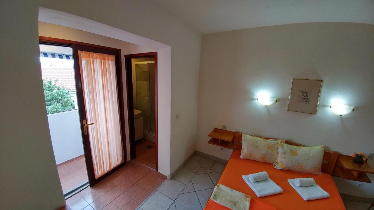 Apartments And Rooms Bova Baska  Bagian luar foto