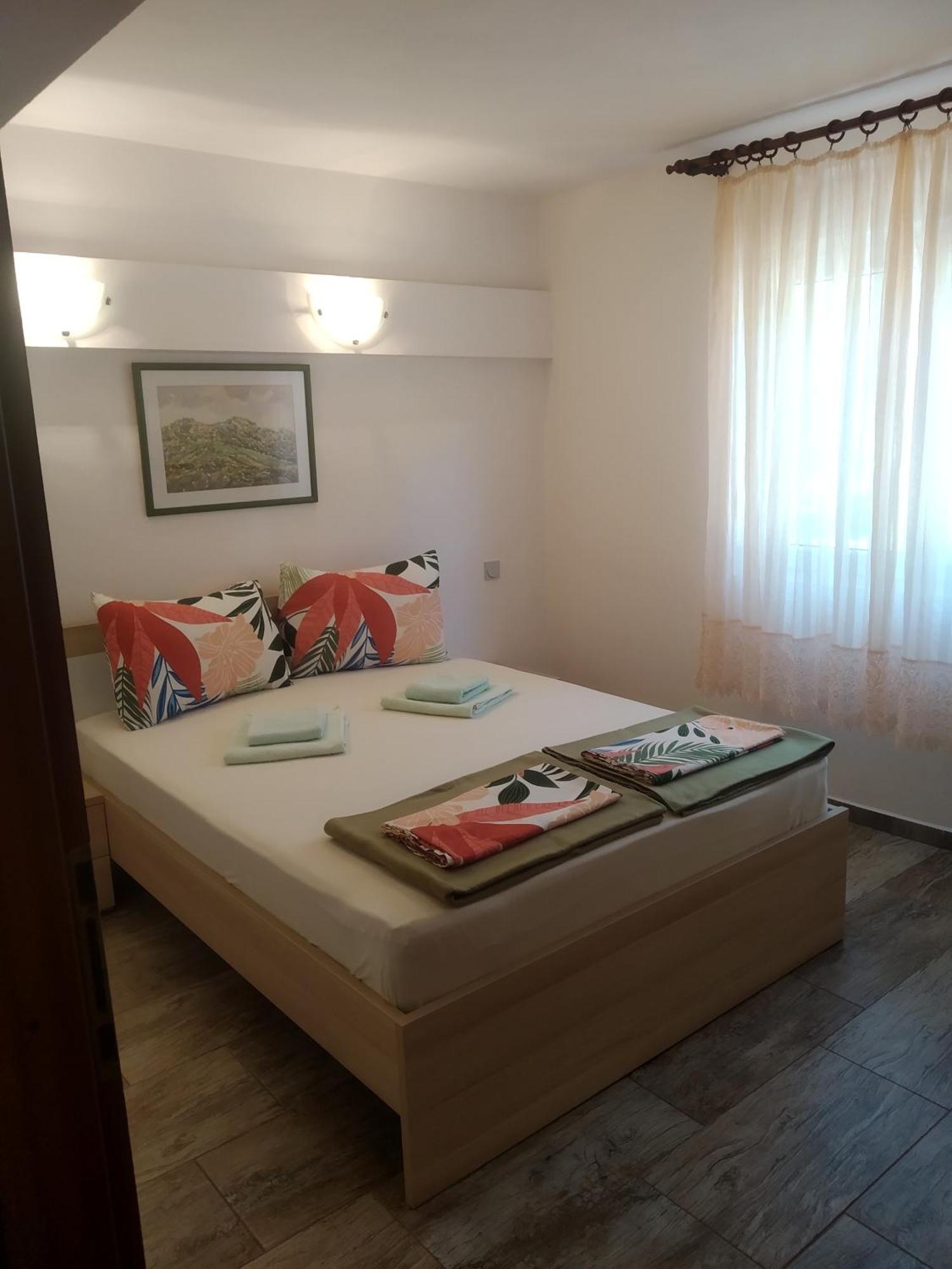 Apartments And Rooms Bova Baska  Bagian luar foto